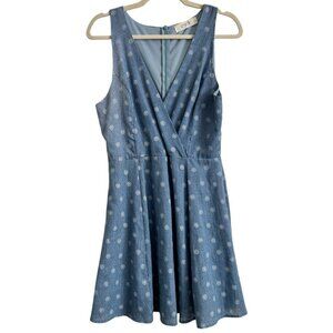 ✨3 for $18 ✨ ESTELLE Fit and Flare V-Neck Dress - Size Medium